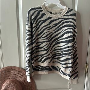 YET AGAIN Zebra Sweater S NWOT